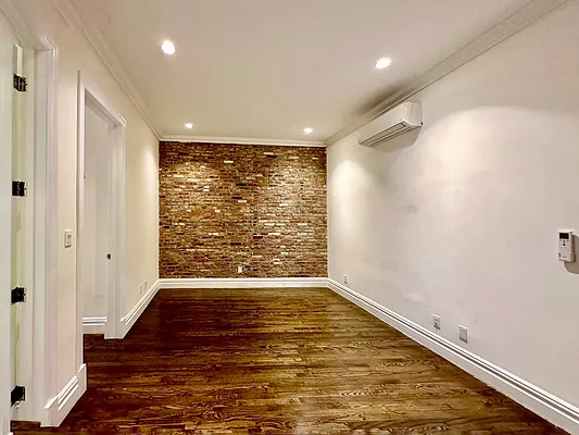 Rented by Avenues Real Estate | media 10