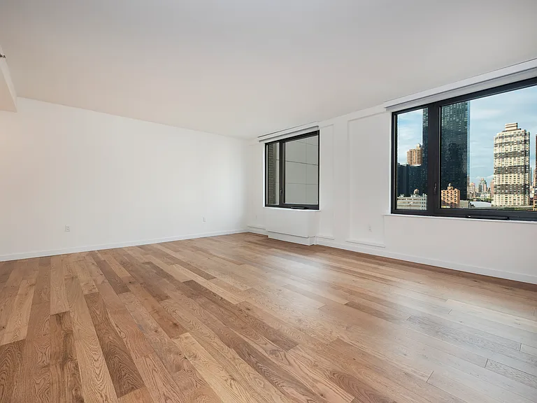 411 W 35th St #PHS — Photo 1