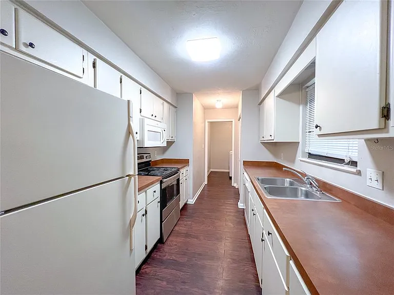720 SW 77th Ter — Photo 5
