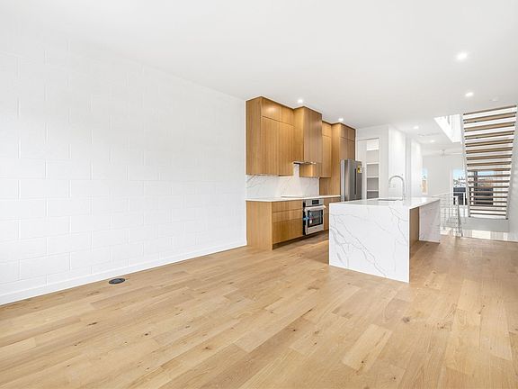 5th image of 836 SE 8th St