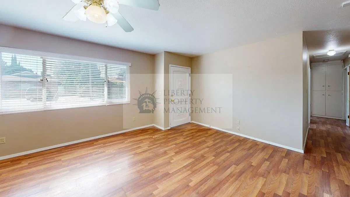 3 bed, 1232 sqft, $2,350 — Photo 2