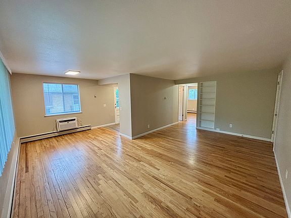 2nd image of 2210 Catalpa Rd APT D