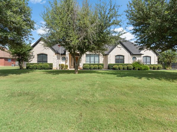 317 Meadow Oaks Dr, Burleson, TX 76028