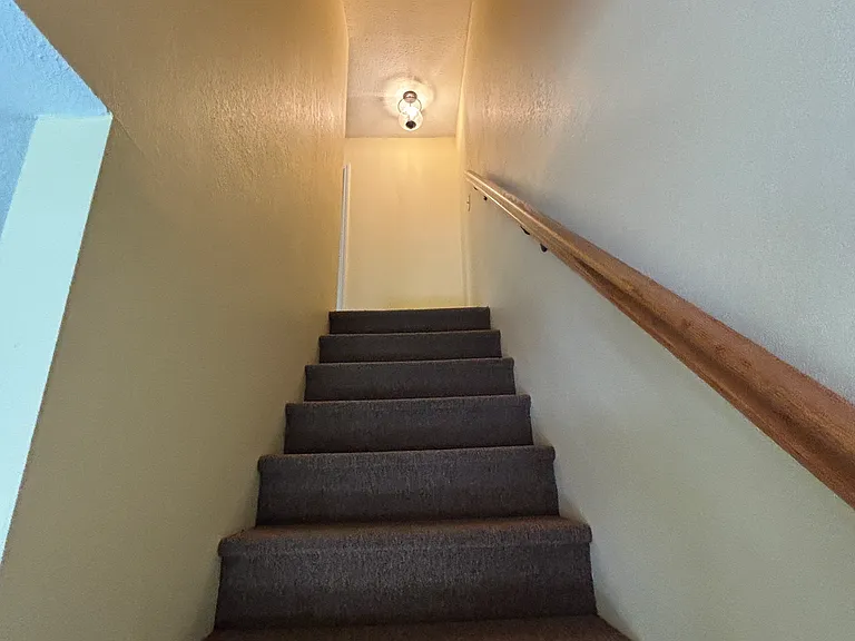 Riverside Villa Dr — Photo 7