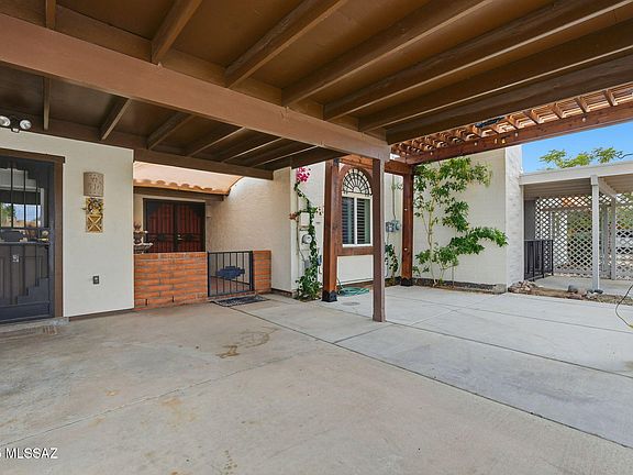 3rd image of 366 N Calle Del Chancero
