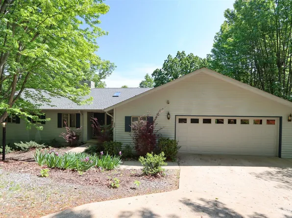 227 Blue Bird Rd, Lake Lure, NC 28746