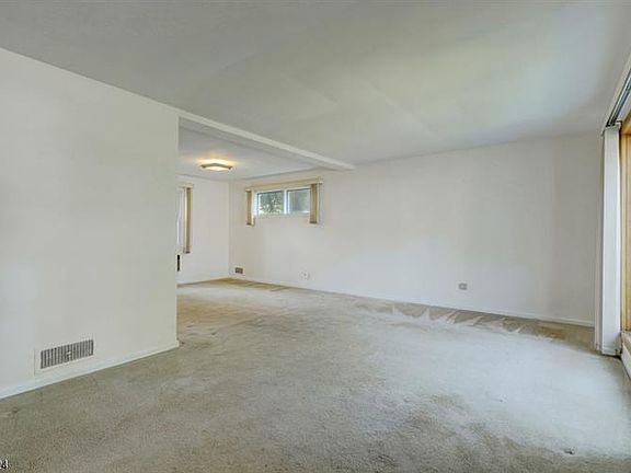4th image of 57 Brentwood Dr