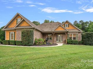 175 Savannah Crossing Dr, Mooresville, NC 28115