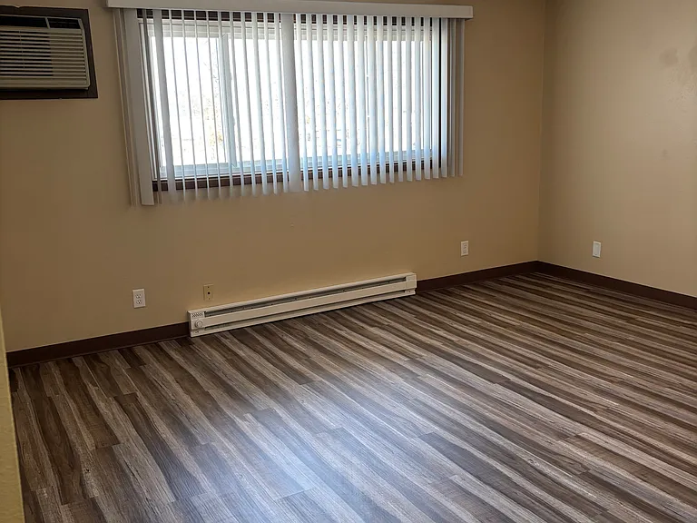 100 Oak St #21 — Photo 6