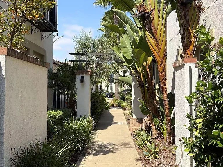 563 S Casita St — Photo 42