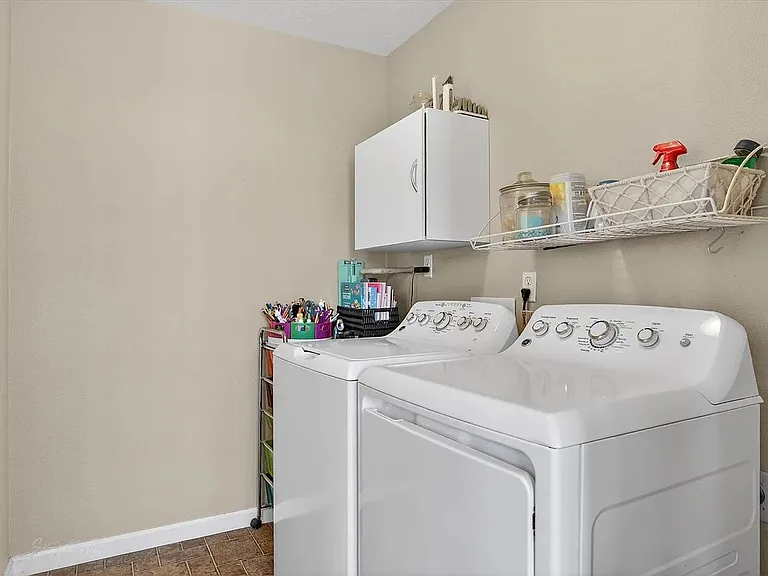 5590 Stuart Ave — Photo 7