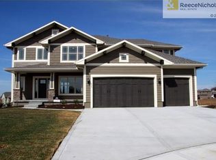405 SE Mill Creek Cir, Lees Summit, MO 64062