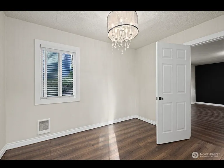 2036 E Morton St — Photo 16