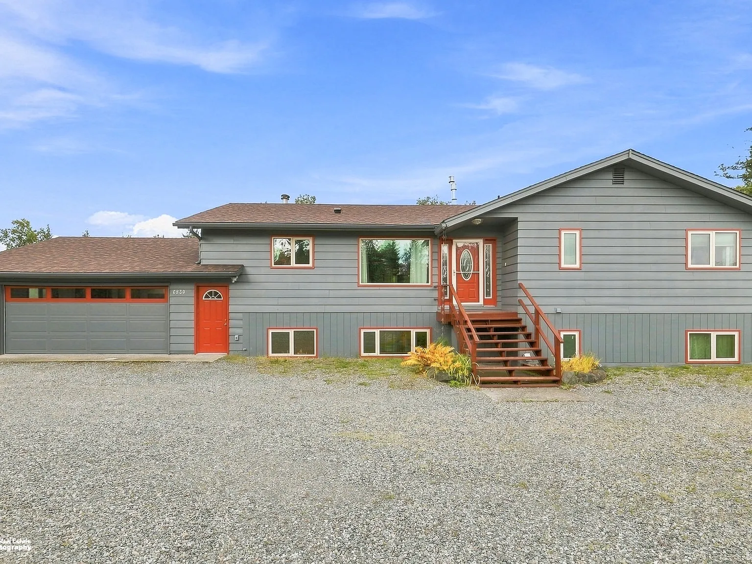 5 bed, 3.5 bath, 2400 sqft, $3,500 — Photo 2