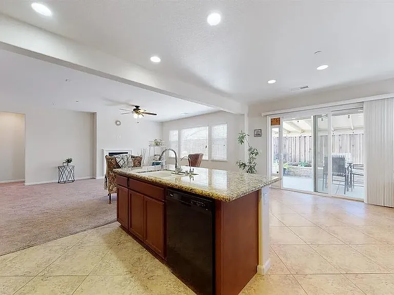 N San Remo Ln — Photo 9