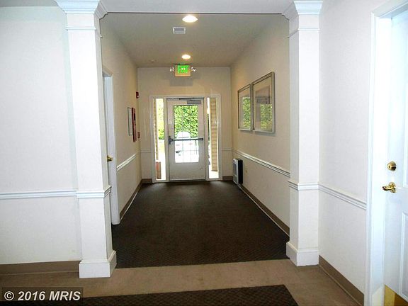 3rd image of 404 Harrison Ct Unit 8