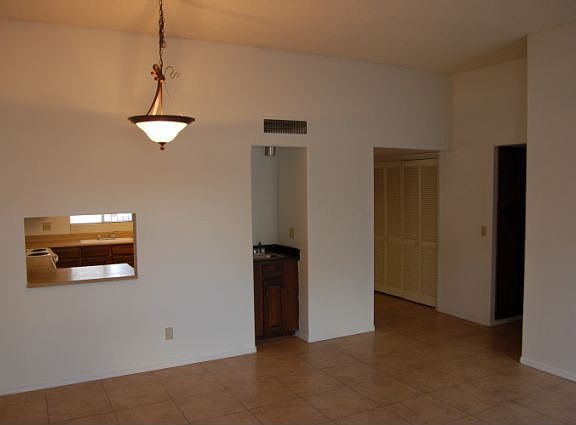 4th image of 834 E Fern Dr S