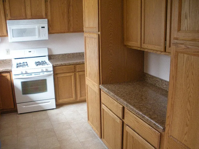 4203 Crestview Dr — Photo 5