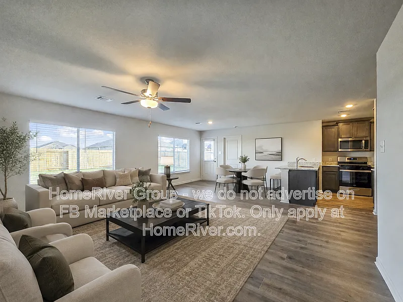 3 bed, 2.0 bath, 1318 sqft, $2,215 — Photo 2