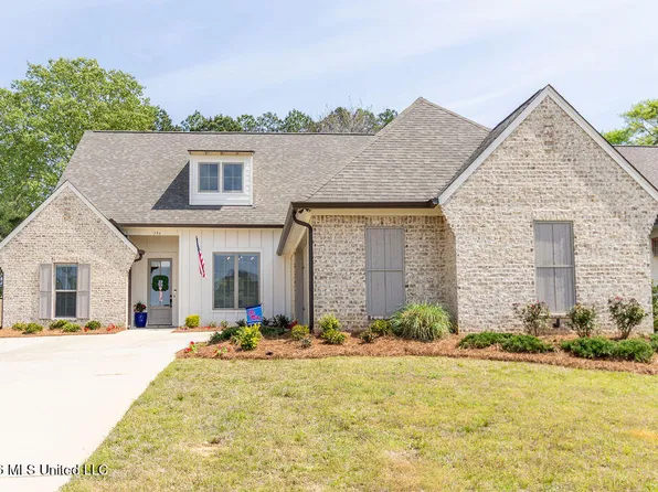 196 Sweetbriar Cir, Canton, MS 39046