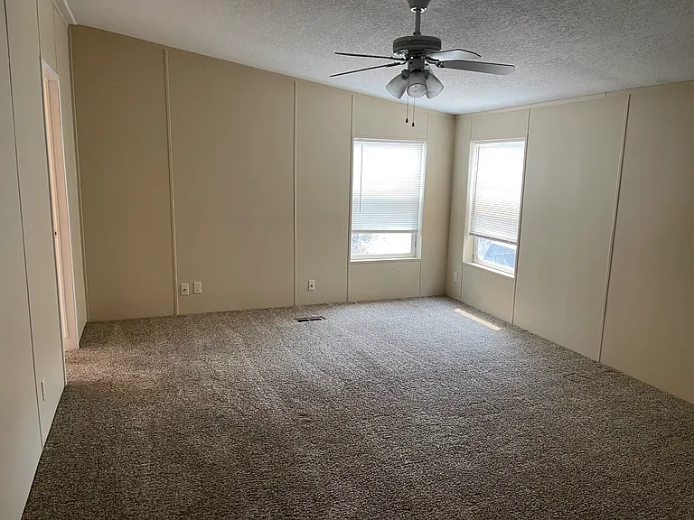 1634 W Mikey Dr — Photo 8