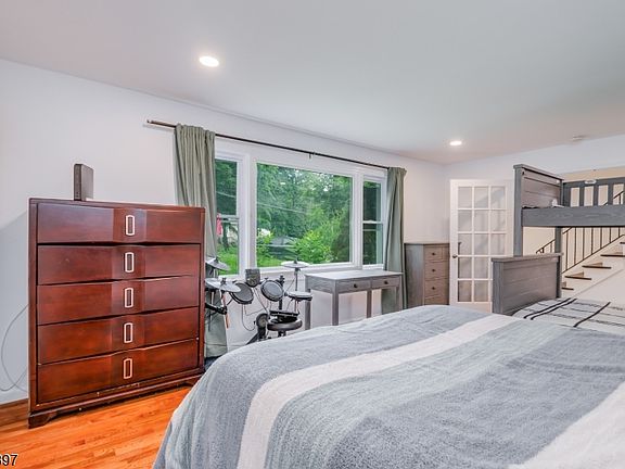5th image of 22 Karen Rd