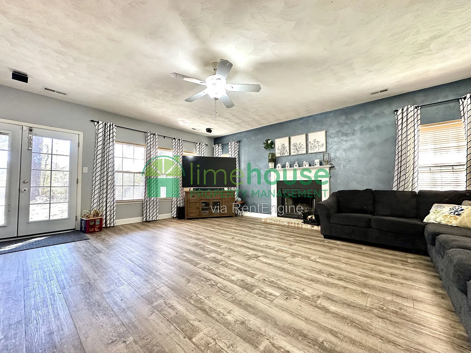 5 bed, 2.5 bath, 3138 sqft, $3,195 — Photo 3