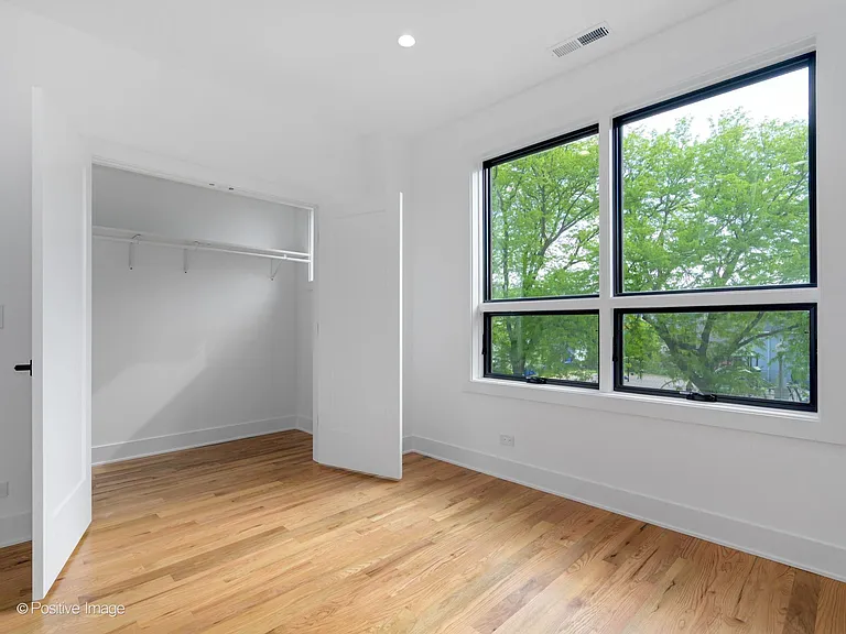 1838 N Rockwell St #1 — Photo 9
