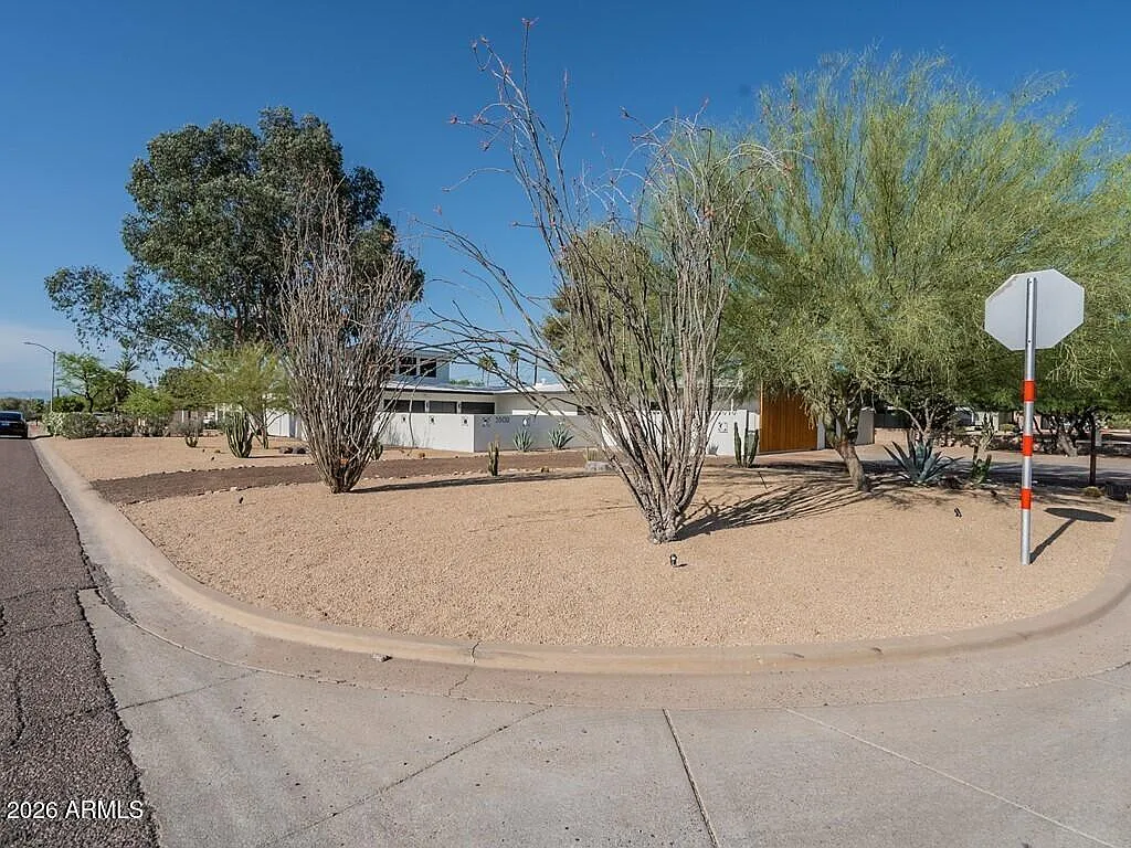 3 bed, 2.0 bath, 2633 sqft, $4,300 — Photo 4