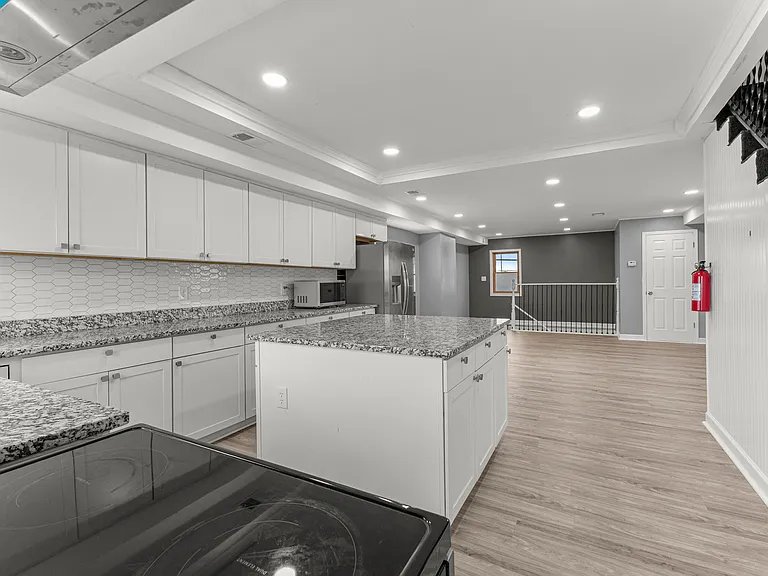 9 Walnut St — Photo 16