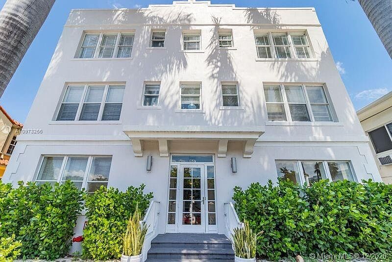 1st image of 1027 Pennsylvania Ave APT 305