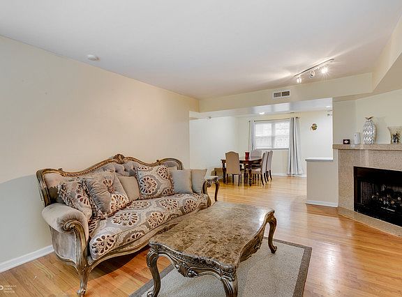 5th image of 1535 W Touhy Ave APT 1N