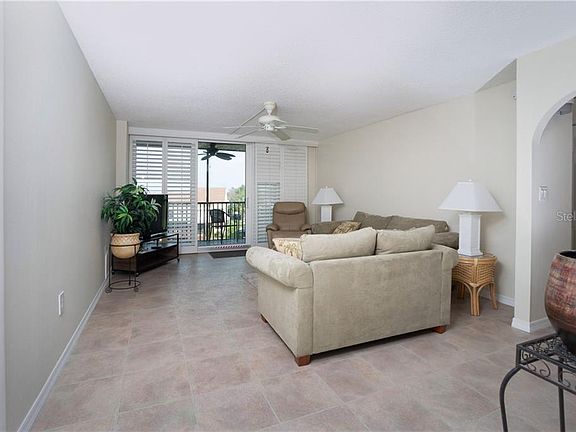 4th image of 25188 Marion Ave APT B305