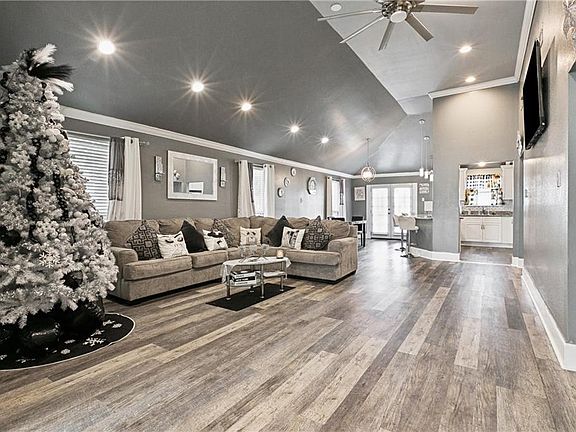 3rd image of 7421 Dartmoor Dr