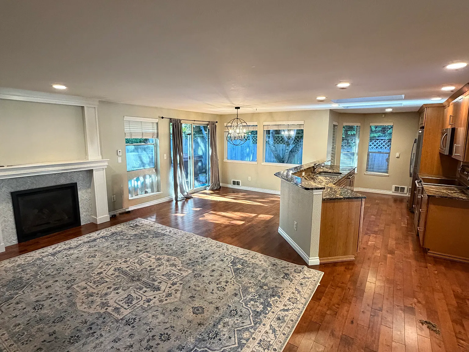 3 bed, 1232 sqft, $3,000 — Photo 2