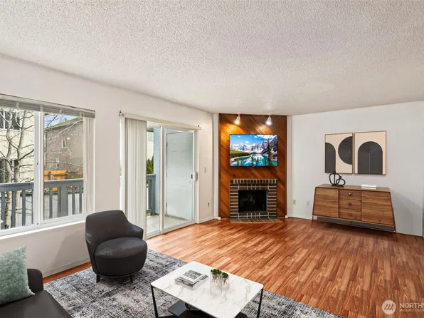 8823 Holly Drive #D203, Everett, WA 98208