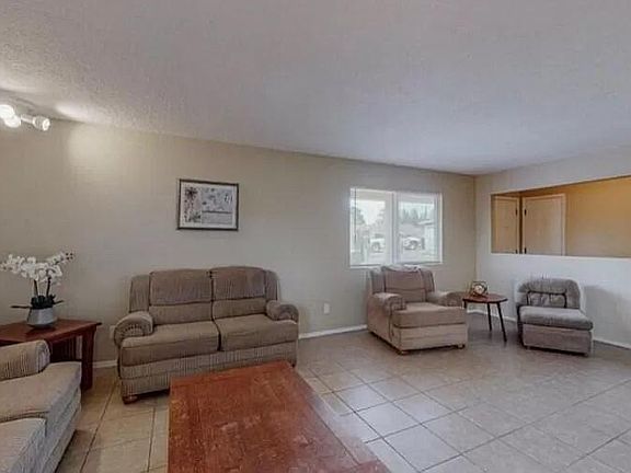 3rd image of 11736 Freeway Pl NE