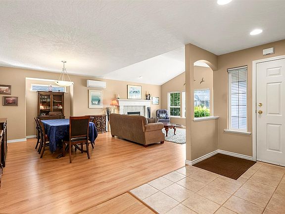 3rd image of 642 Olympic Dr