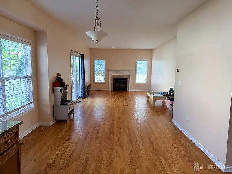 21 Van Syckle Blvd — Photo 9