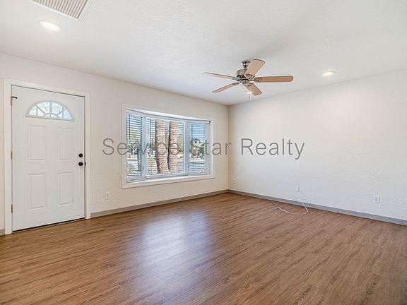 4th image of 2609 E Aster Dr