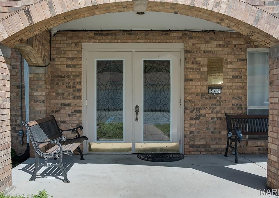 1st image of 942 Guelbreth Ln APT 301