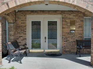 942 Guelbreth Ln APT 301, Saint Louis, MO 63141