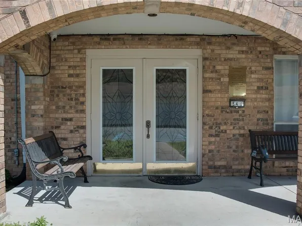 942 Guelbreth Ln APT 301, Saint Louis, MO 63141