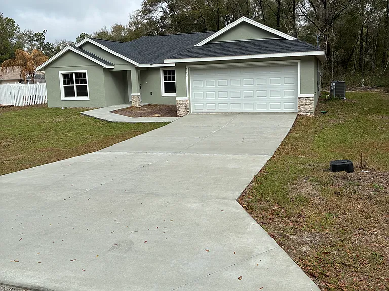 1631 W Hill Ln — Photo 2