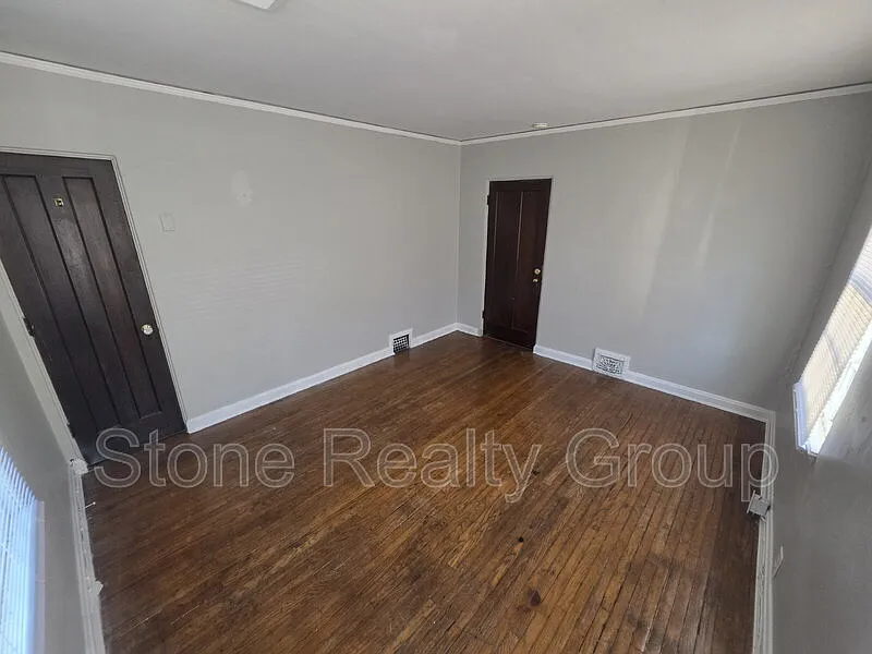 2 bed, 1.0 bath, $1,050 — Photo 4