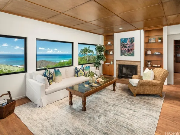 409 Lelekepue Pl, Honolulu, HI 96821