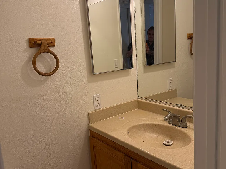 9131 Burnet Ave — Photo 18