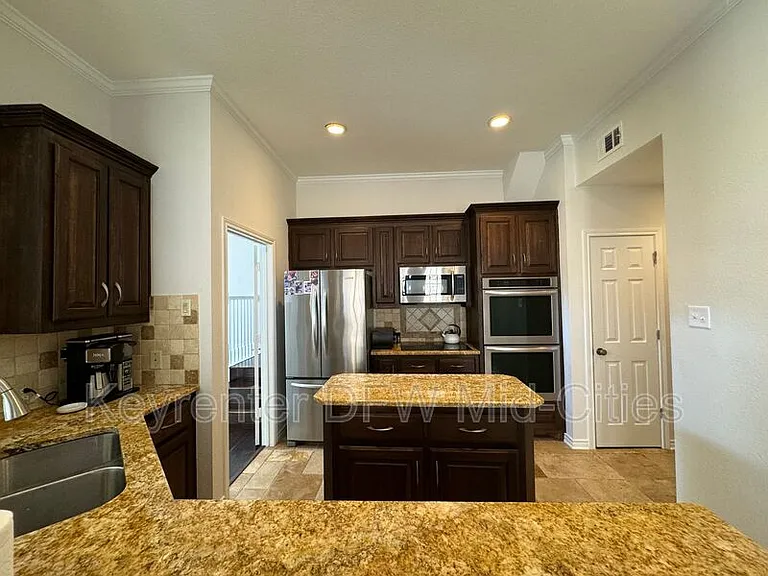 6213 Park Meadow Ln — Photo 11