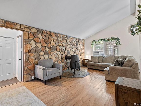 4th image of 28 Yaphank Avenue