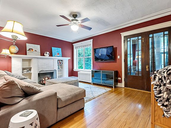 3rd image of 5245 N Winthrop Ave APT 1S